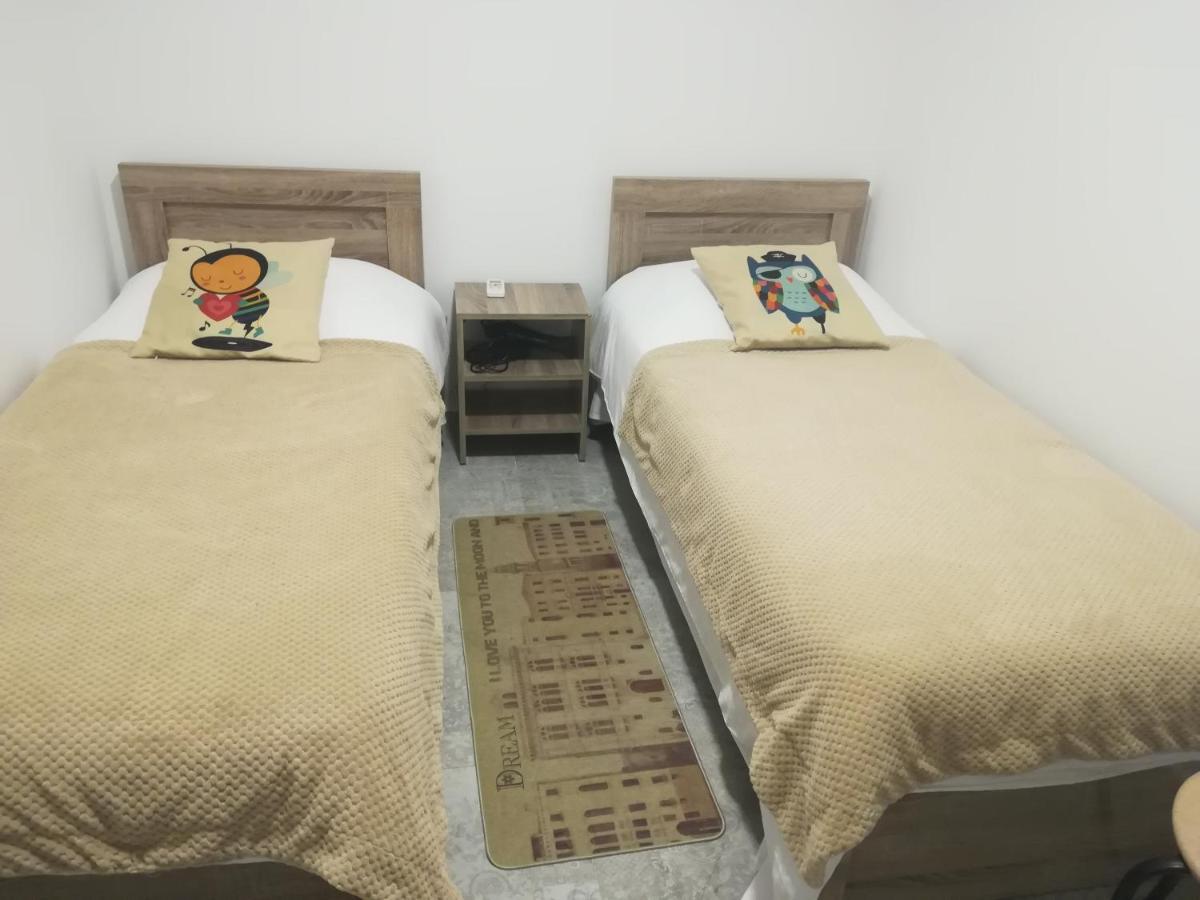Family Нotel Banuri Kutaisi Quarto foto